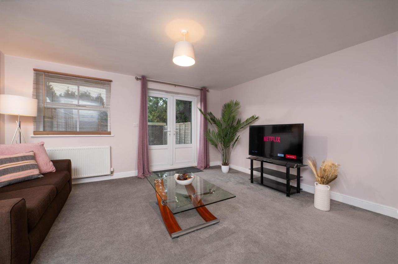 Villa Stunning 3 Bed With Parking & Garden à Market Rasen Extérieur photo